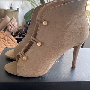 NEW HEELED BOTIES